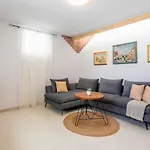 בית נופש House Ivan With Heated Pool *